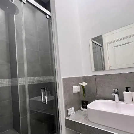 Apartment Rare! Private Garden In Paris, Close To Sacre Coeur Basilica!