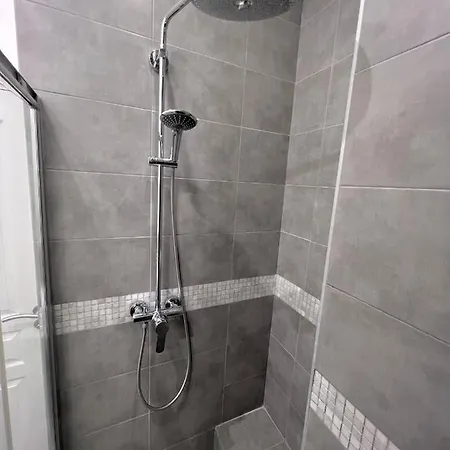 Apartment Rare! Private Garden In Paris, Close To Sacre Coeur Basilica!