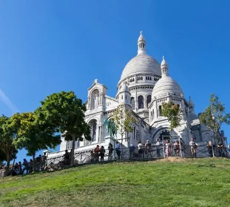 Rare! Private Garden In Paris, Close To Sacre Coeur Basilica! *