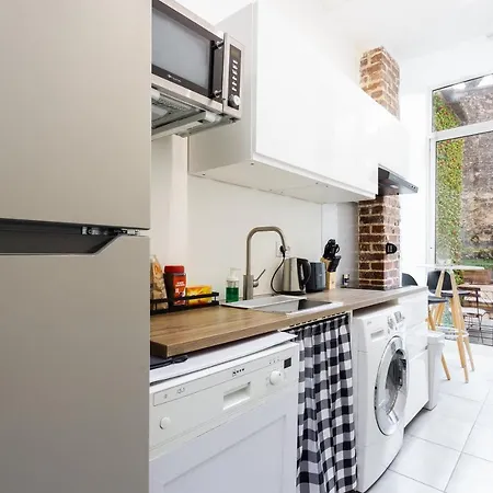 Rare! Private Garden In Paris, Close To Sacre Coeur Basilica! Apartment *