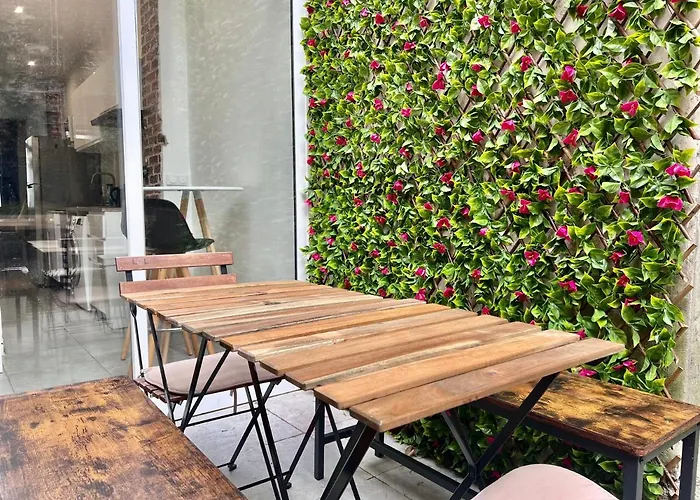 Διαμέρισμα Rare! Private Garden In Paris, Close To Sacre Coeur Basilica! Παρίσι