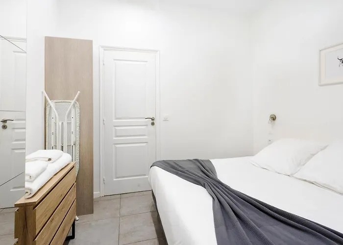 Rare! Private Garden In Paris, Close To Sacre Coeur Basilica! * Παρίσι