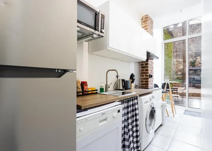 Rare! Private Garden In Paris, Close To Sacre Coeur Basilica! Διαμέρισμα *
