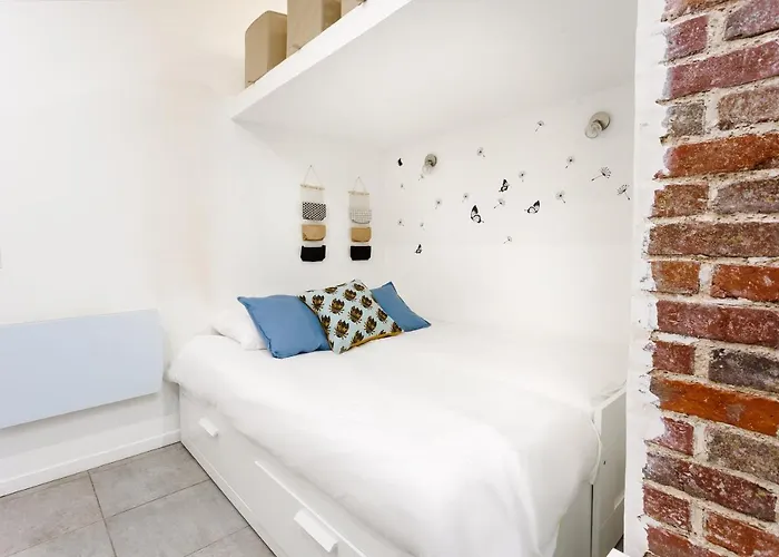 Διαμέρισμα Rare! Private Garden In Paris, Close To Sacre Coeur Basilica! Παρίσι